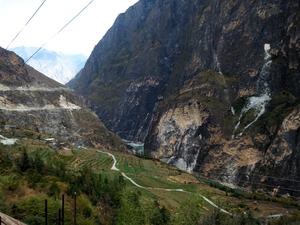 Hiking Tiger Leaping Gorge in Yunnan, China-One of the World's best hike